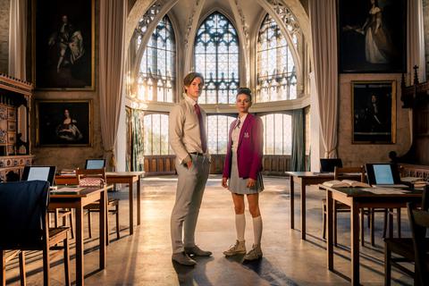  „Maxton Hall – Die Welt zwischen uns“ auf Amazon Prime Video: James Beaufort (Damian Hardung) und Ruby Bell (Harriet Herbig-Matten) 