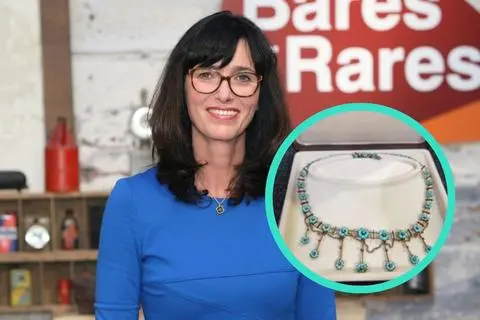 "Bares für Rares"-Expertin Heide Rezepa-Zabel identifiziert eine vermeintliche Blechkette als viktorianischen antiken Schmuck (Bildcollage)